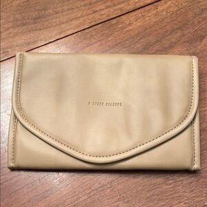 8 Other Reasons Tan Carryall